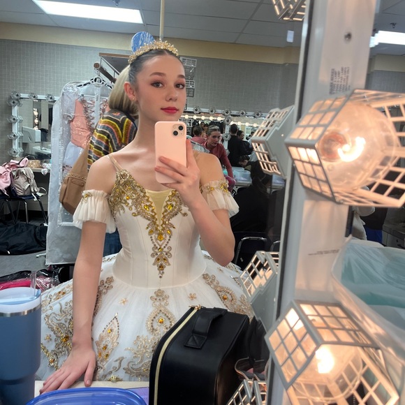 Meet your Posher, Julia - Picture 3 of 3